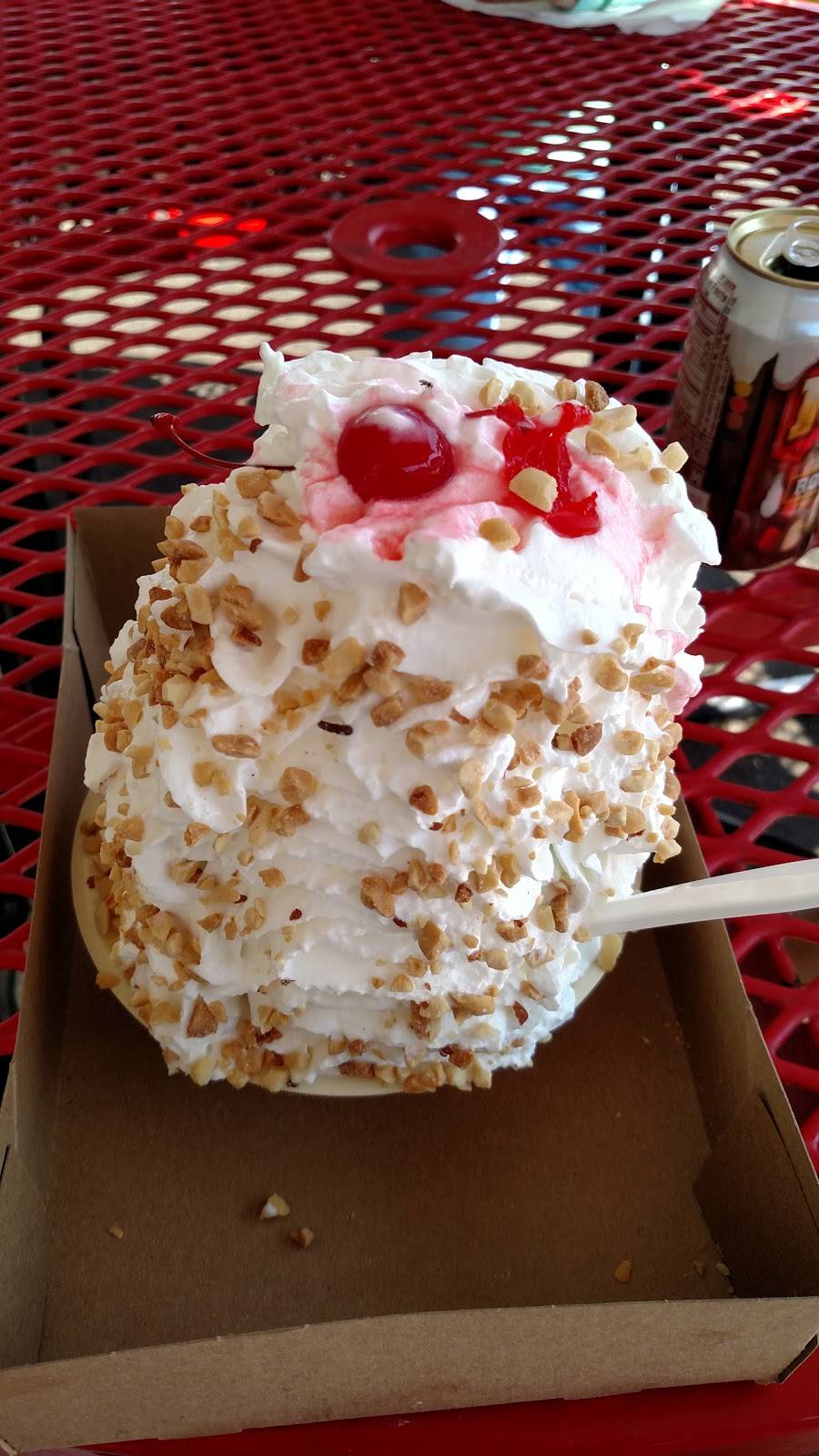 Hosss Dogg House | restaurant | 195 Lake St, St Albans City, VT 05478, USA | 8025271373 OR +1 802-527-1373