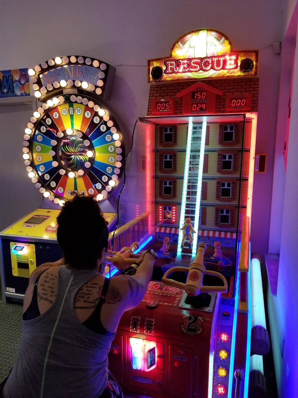 Family Fun Town | restaurant | 401 S Volusia Ave, Orange City, FL 32763, USA | 3867753181 OR +1 386-775-3181