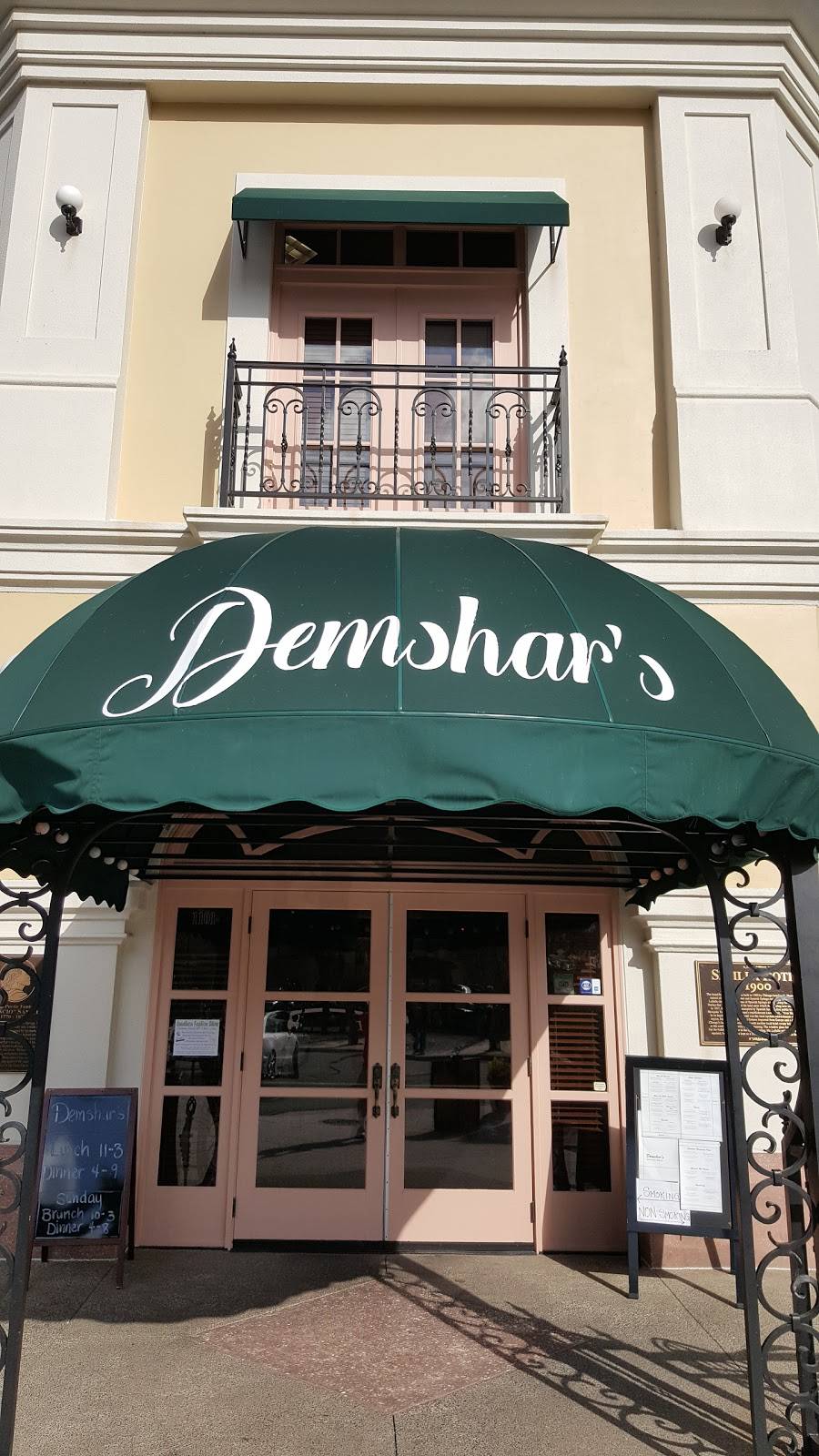 Demshars | restaurant | 1101 Main St, Lady Lake, FL 32159, USA | 3526333007 OR +1 352-633-3007
