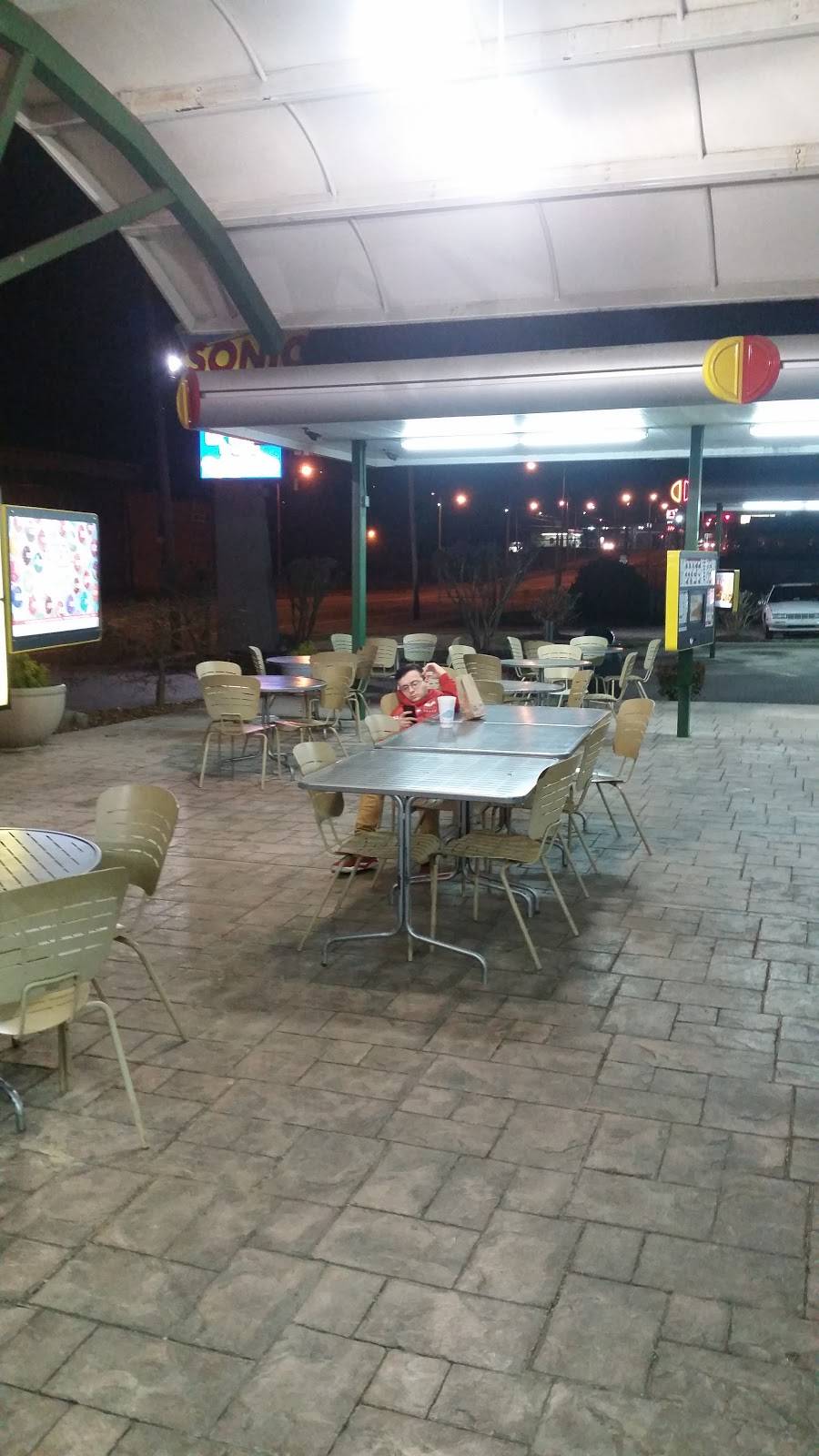 Sonic Drive-In | restaurant | 1007 N Roane St, Harriman, TN 37748, USA | 8658826843 OR +1 865-882-6843