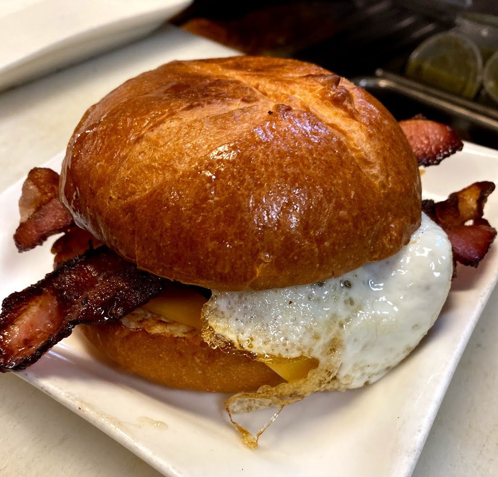 Martinos | restaurant | 7314 Greenwood Ave N, Seattle, WA 98103, USA | 2064665911 OR +1 206-466-5911