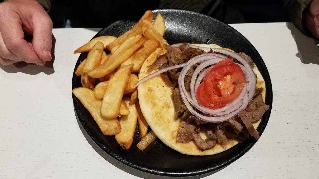 Rias Restaurant & Lounge | night club | 6955, 3550 W Edgewood Dr, Jefferson City, MO 65109, USA | 5736365221 OR +1 573-636-5221