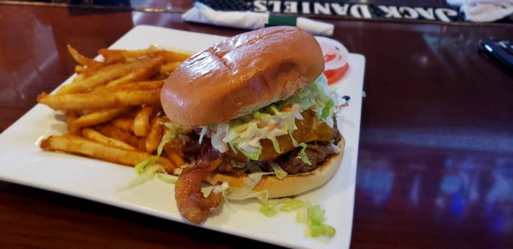 CJ Mahoneys | restaurant | 3260 S Rochester Rd, Rochester, MI 48307, USA | 2482932800 OR +1 248-293-2800