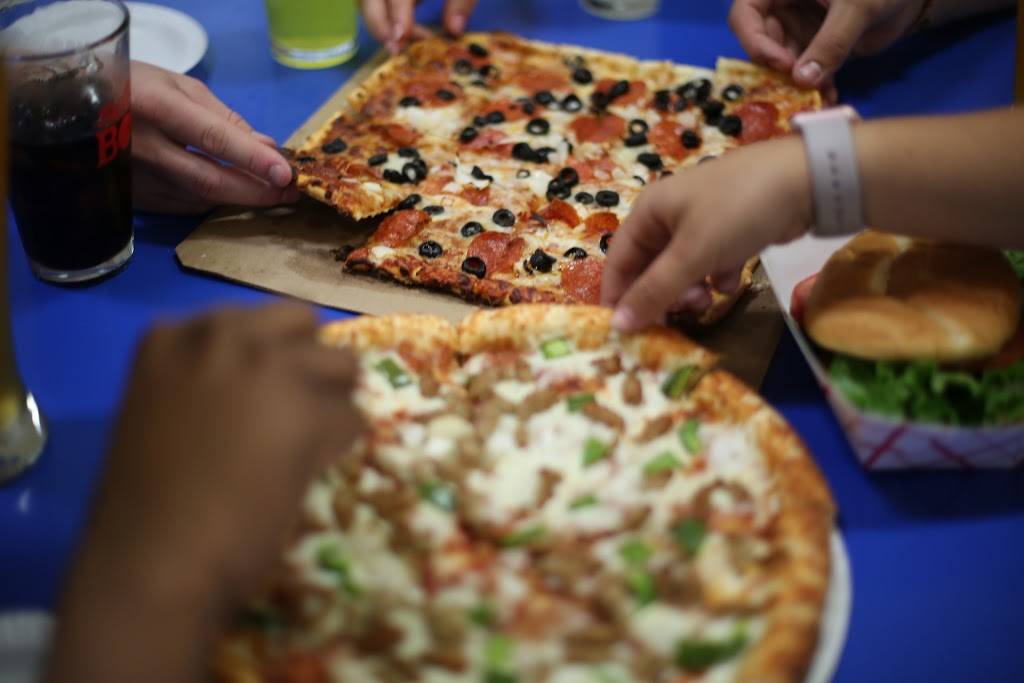 St. Clair Bowl | restaurant | 5950 Old Collinsville Rd, Fairview Heights, IL 62208, USA | 6186322400 OR +1 618-632-2400