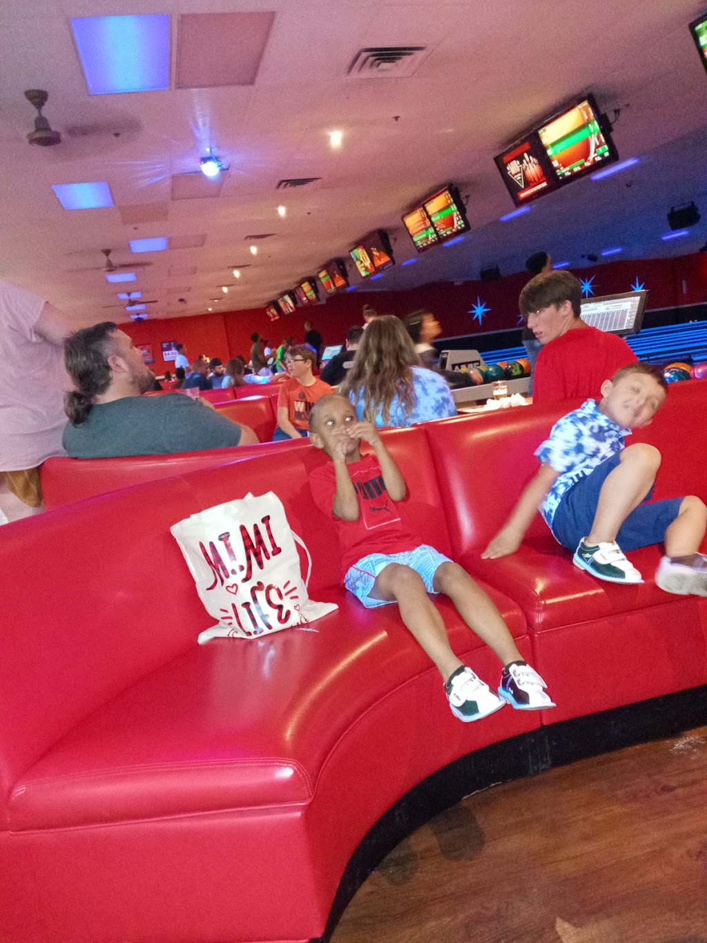 AMF Sheridan Lanes - OK | restaurant | 3121 S Sheridan Rd, Tulsa, OK 74145, USA | 9186272728 OR +1 918-627-2728