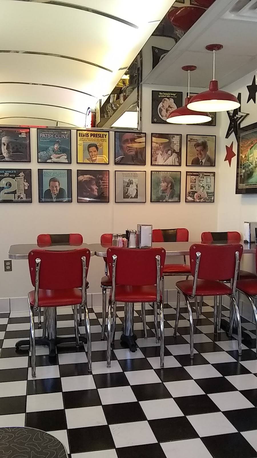 Starliner Diner | restaurant | 5111 W Maryland Ave, Glendale, AZ 85301, USA | 6238428848 OR +1 623-842-8848