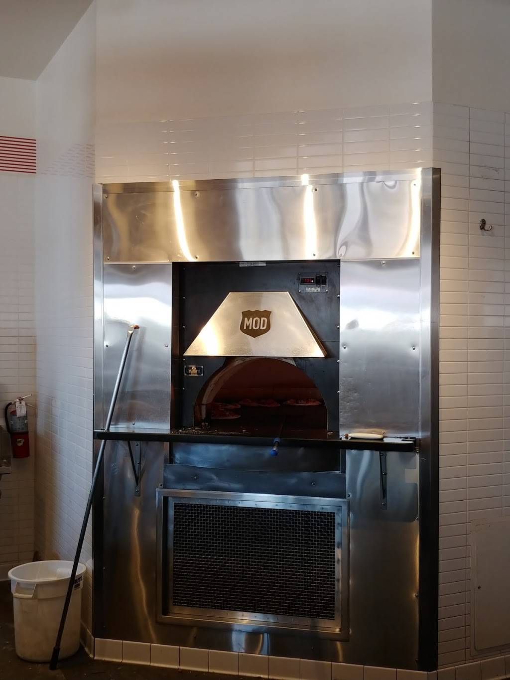 MOD Pizza | restaurant | 27511 San Bernardino Ave #150, Redlands, CA 92374, USA | 9097480200 OR +1 909-748-0200