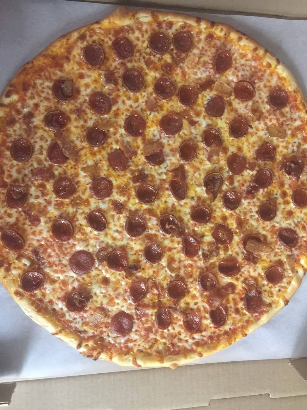 Luccis Pizza & Grill | restaurant | 3289 E River Rd #4848, Rochester, NY 14623, USA | 5852926780 OR +1 585-292-6780