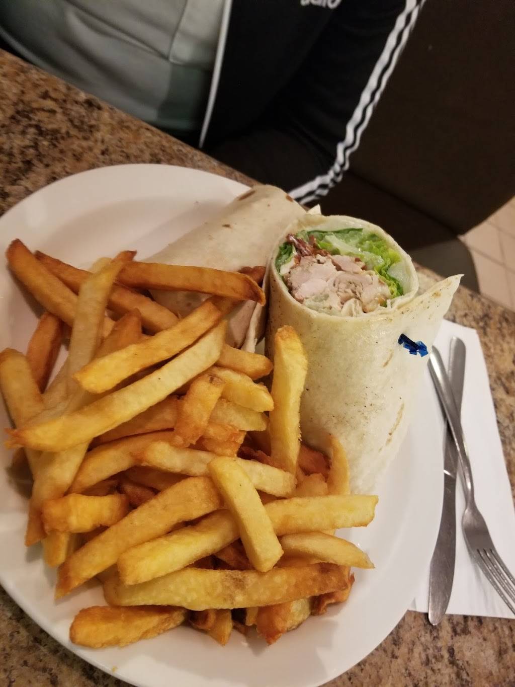 Traditions Family Restaurant | restaurant | 1053 Simcoe St N, Oshawa, ON L1G 4X1, Canada | 9054368849 OR +1 905-436-8849