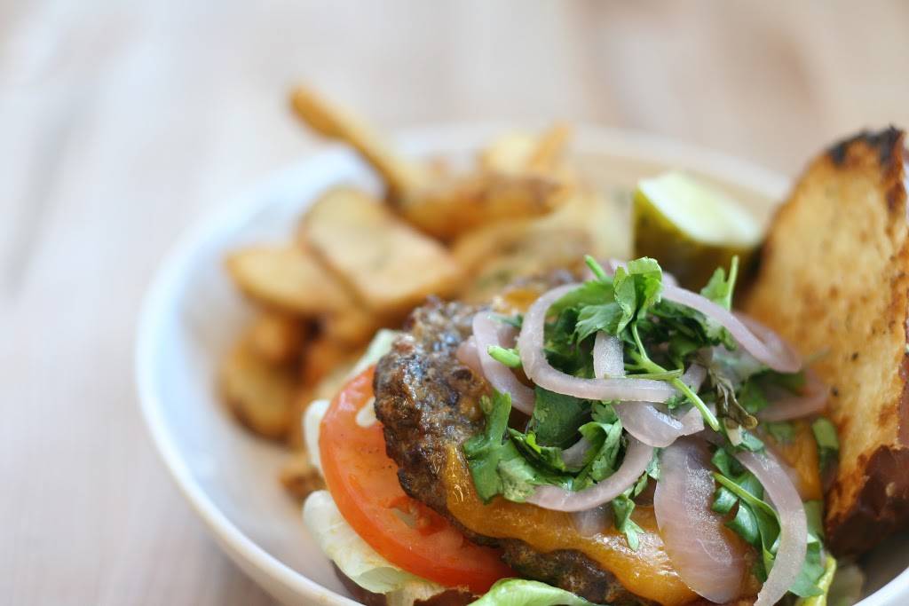 Bears Lair Tavern | restaurant | 2465 Bancroft Way #140, Berkeley, CA 94704, USA | 5106644191 OR +1 510-664-4191