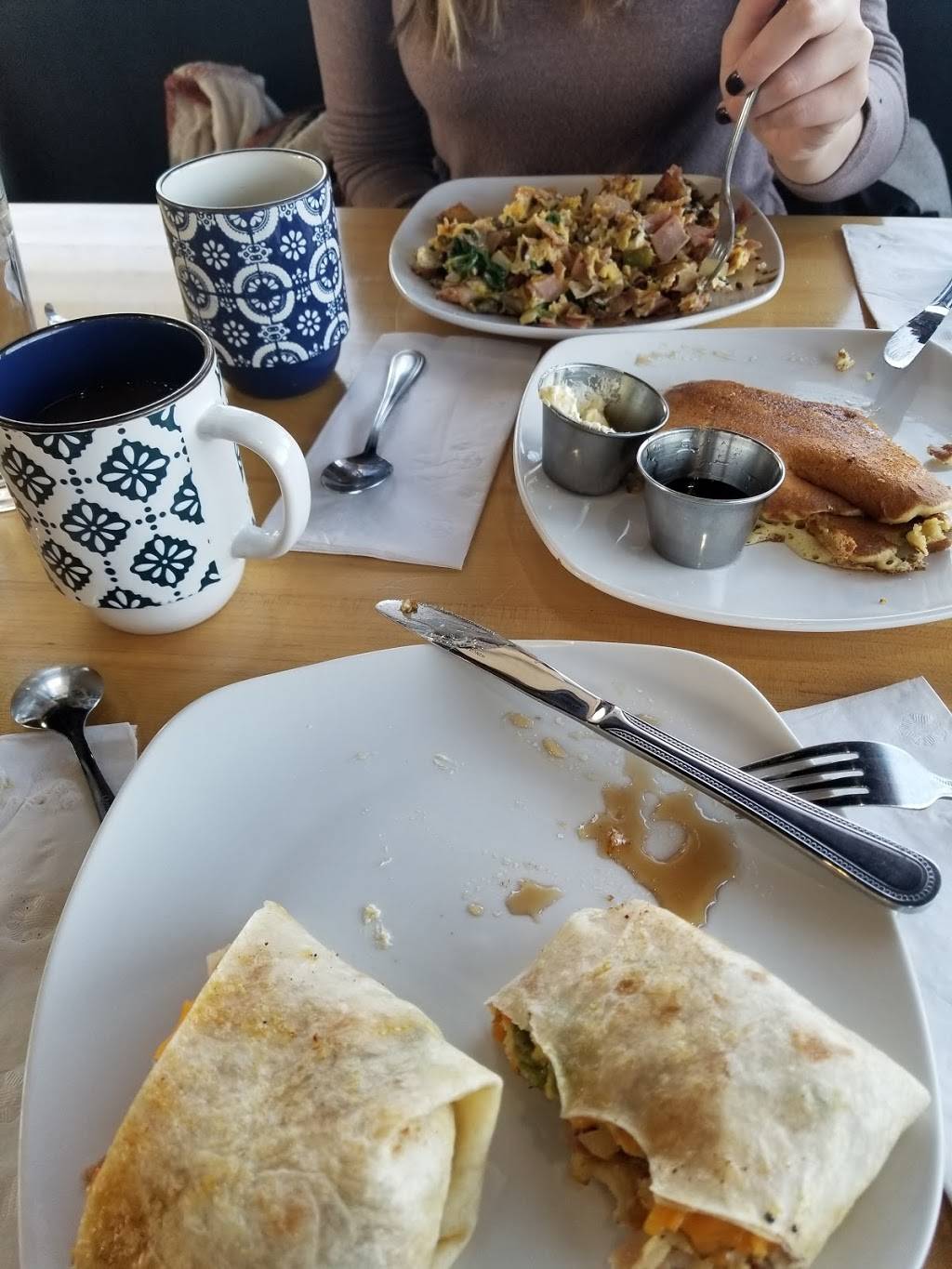 Gateway Deli | restaurant | 1175 E 14 Mile Rd, Troy, MI 48083, USA | 2483079266 OR +1 248-307-9266