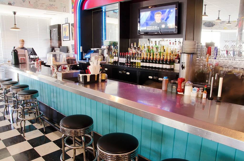 Luckys Café | restaurant | 3531 Oak Lawn Ave, Dallas, TX 75219, USA | 2145223500 OR +1 214-522-3500