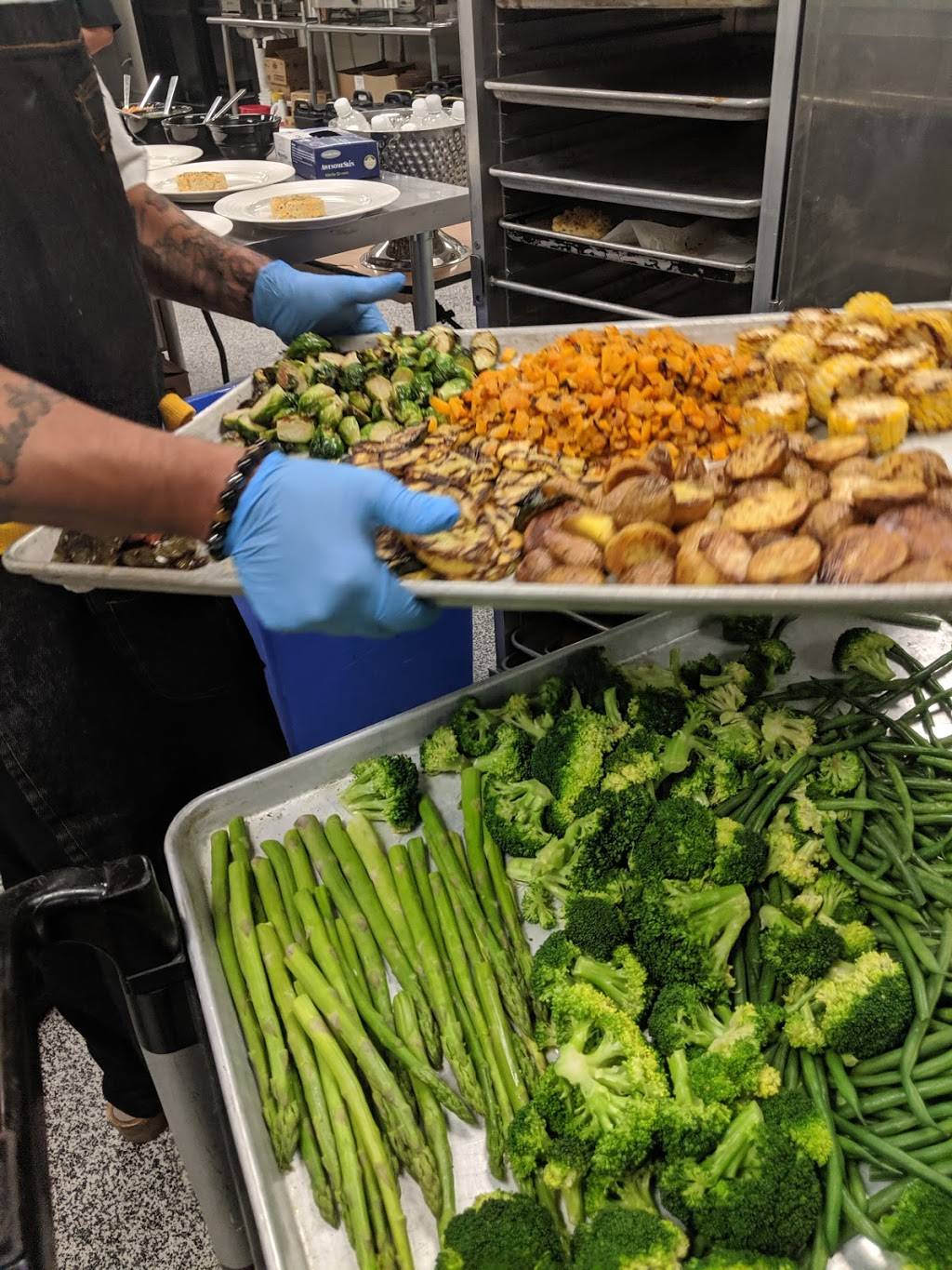 Fantastic Kitchen | restaurant | 211 Lathrop Way, Sacramento, CA 95815, USA | 9163889999 OR +1 916-388-9999