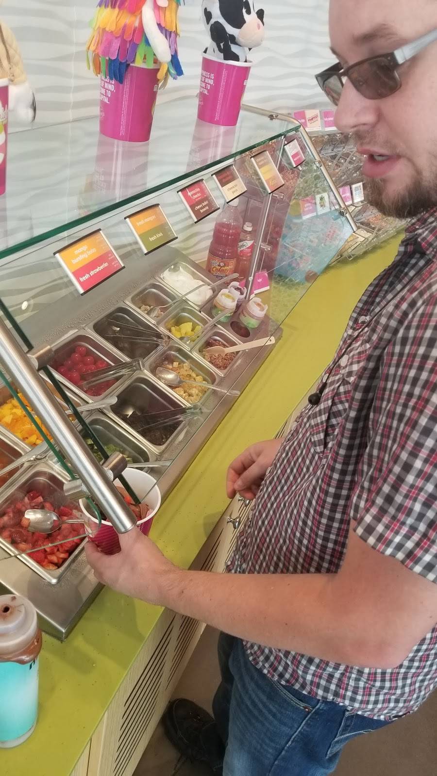 Menchies Frozen Yogurt | bakery | 6450 N Desert Blvd Bldg B, El Paso, TX 79912, USA | 9152709629 OR +1 915-270-9629