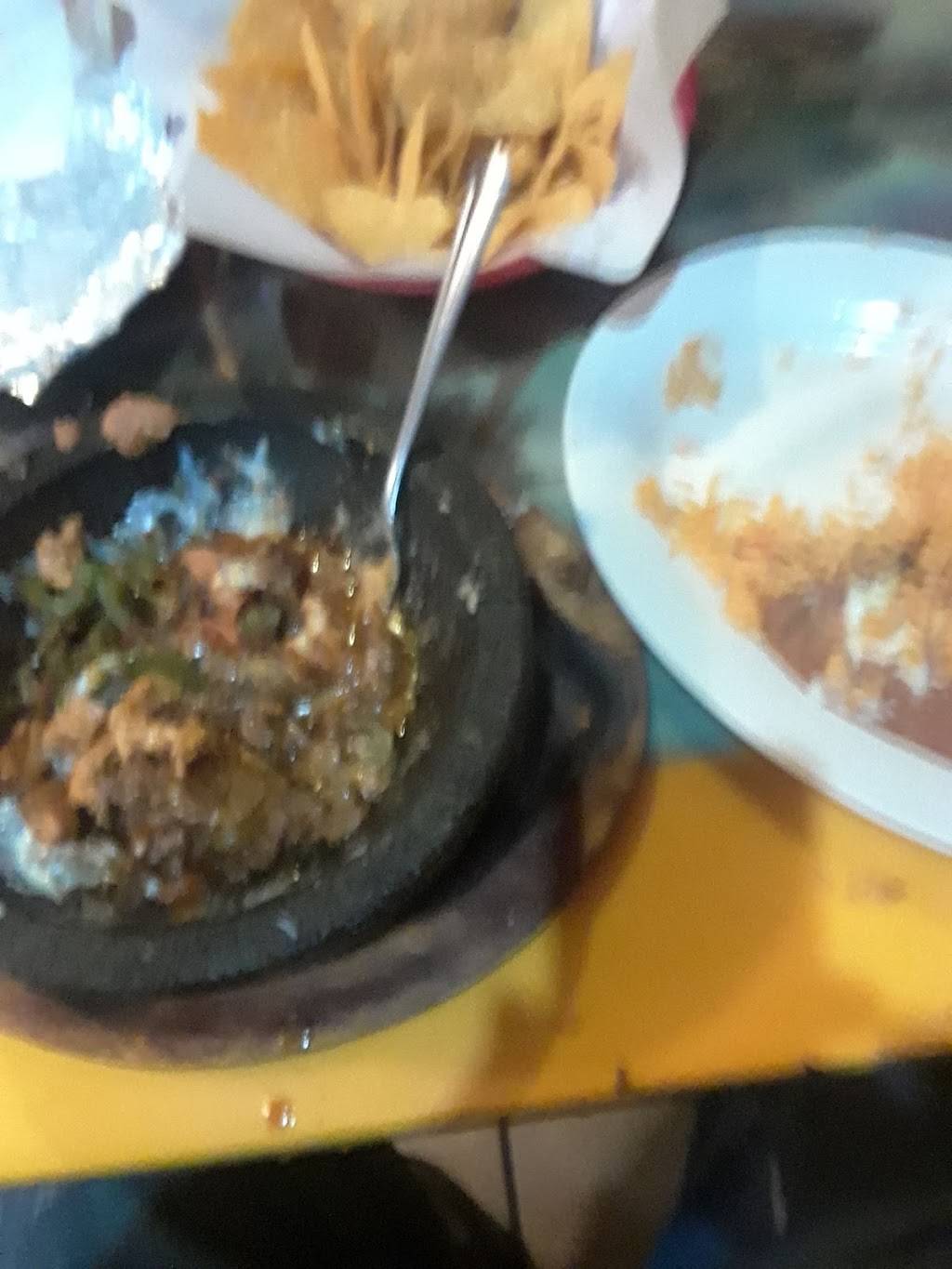 Mi Casita | restaurant | 101 E Walnut St, Gillespie, IL 62033, USA | 2178393600 OR +1 217-839-3600