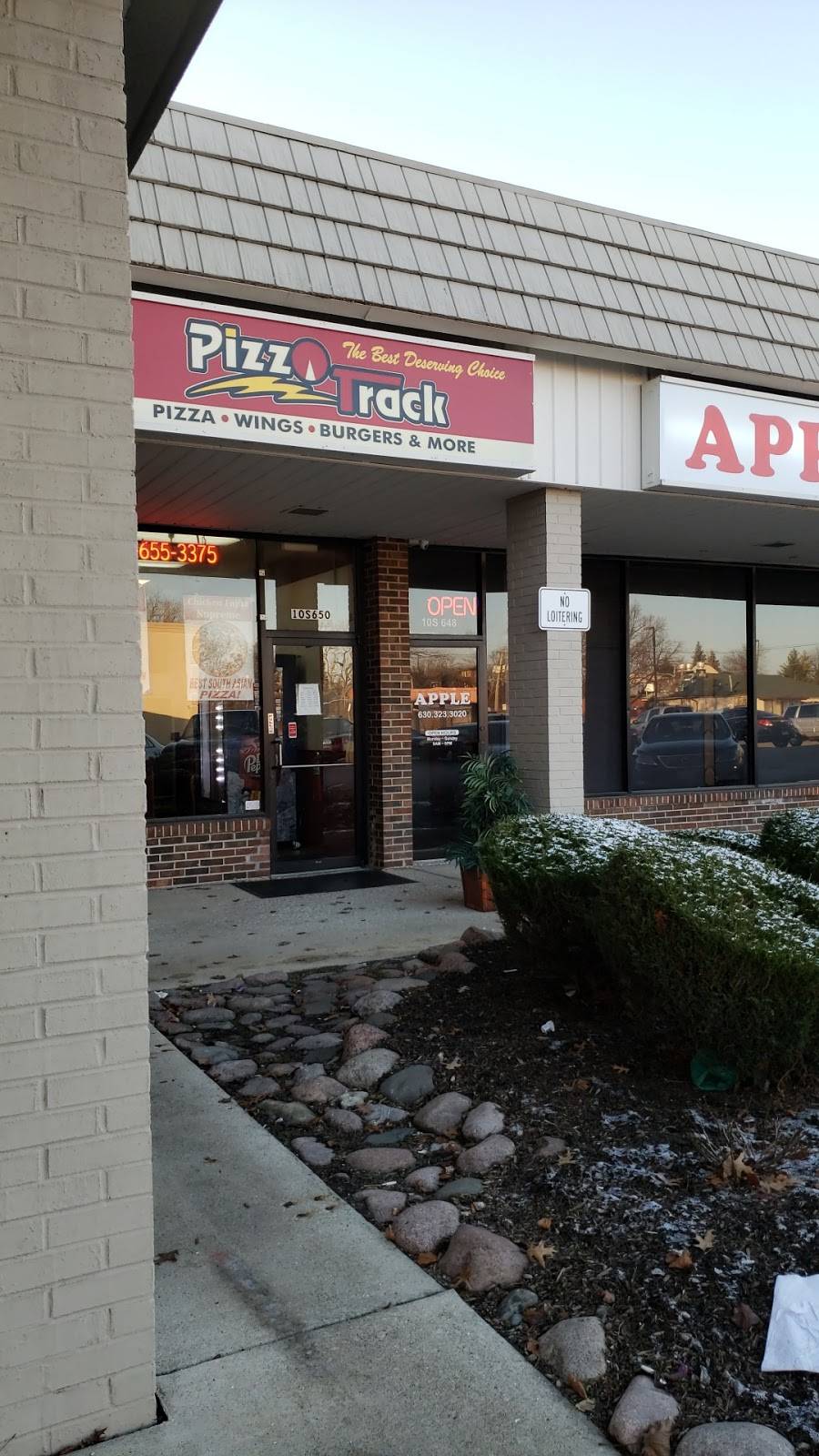 Pizza Track | restaurant | 10S650 Kingery Hwy, Willowbrook, IL 60527, USA | 6306553375 OR +1 630-655-3375