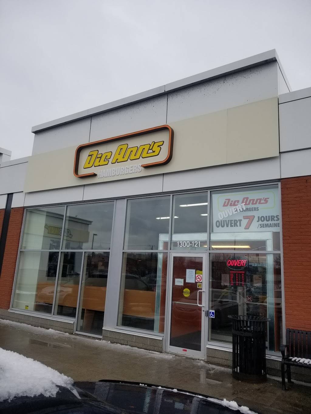 Dic Anns | restaurant | 1300-1400 Boulevard Saint-Jean-Baptiste, Pointe-aux-Trembles, QC H1B 4A4, Canada | 5146452145 OR +1 514-645-2145