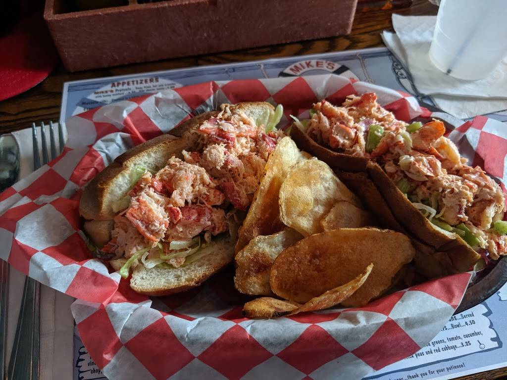 Mikes on the Water | restaurant | 24600 Jefferson Ave, St Clair Shores, MI 48080, USA | 5868722630 OR +1 586-872-2630