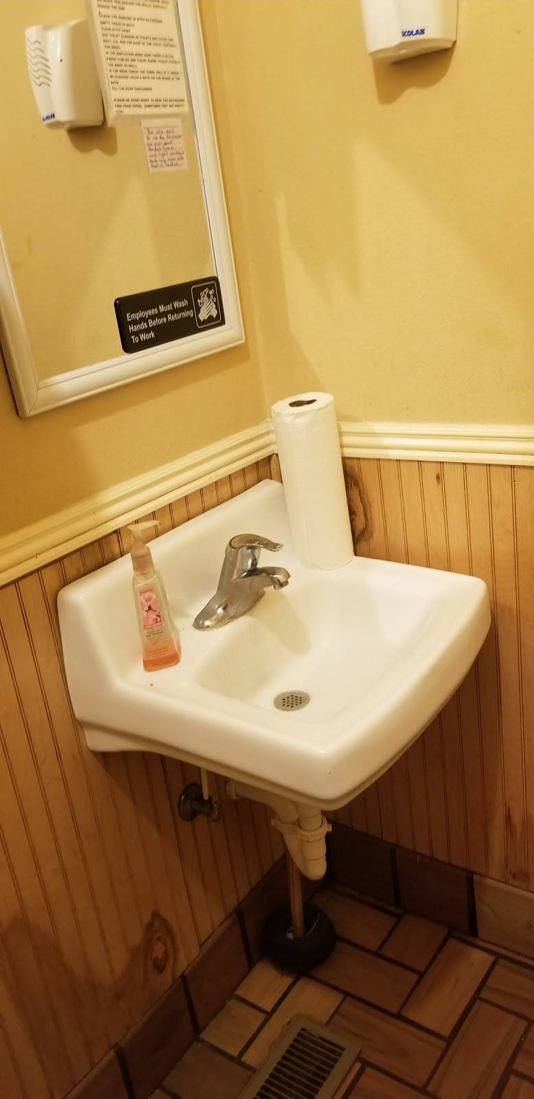 Santa Queen Drive Inn | restaurant | 40 E Main St, Santaquin, UT 84655, USA | 8017543051 OR +1 801-754-3051