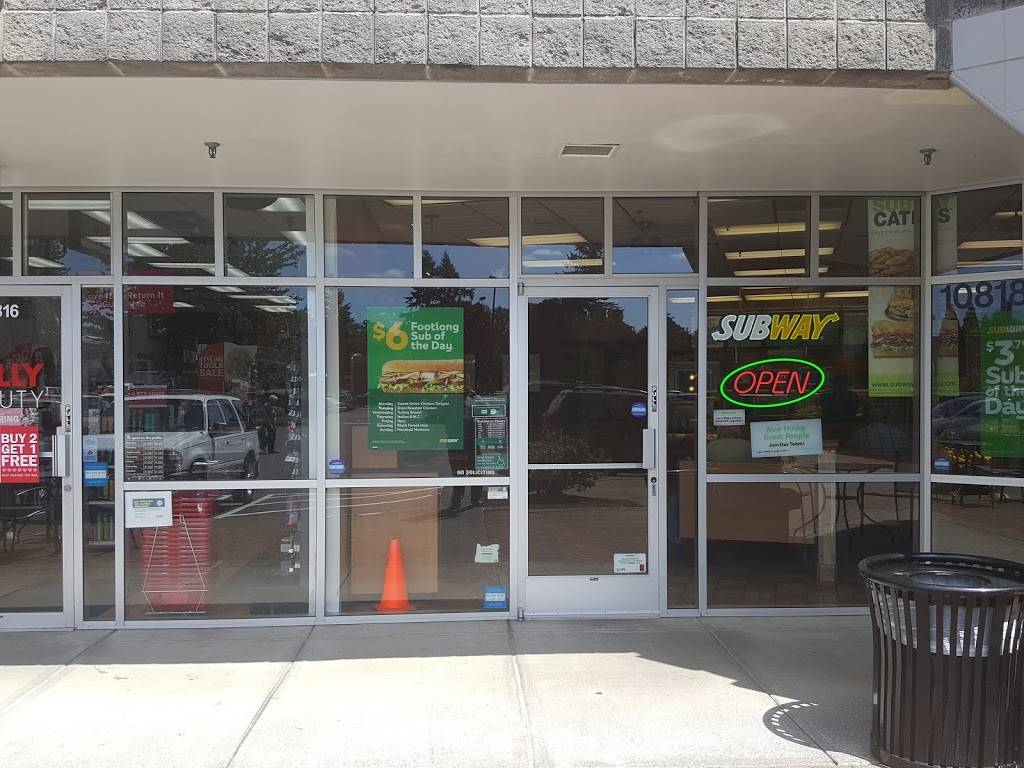 Subway Restaurants | restaurant | 10818-A SE Oak St, Milwaukie, OR 97222, USA | 5036532100 OR +1 503-653-2100
