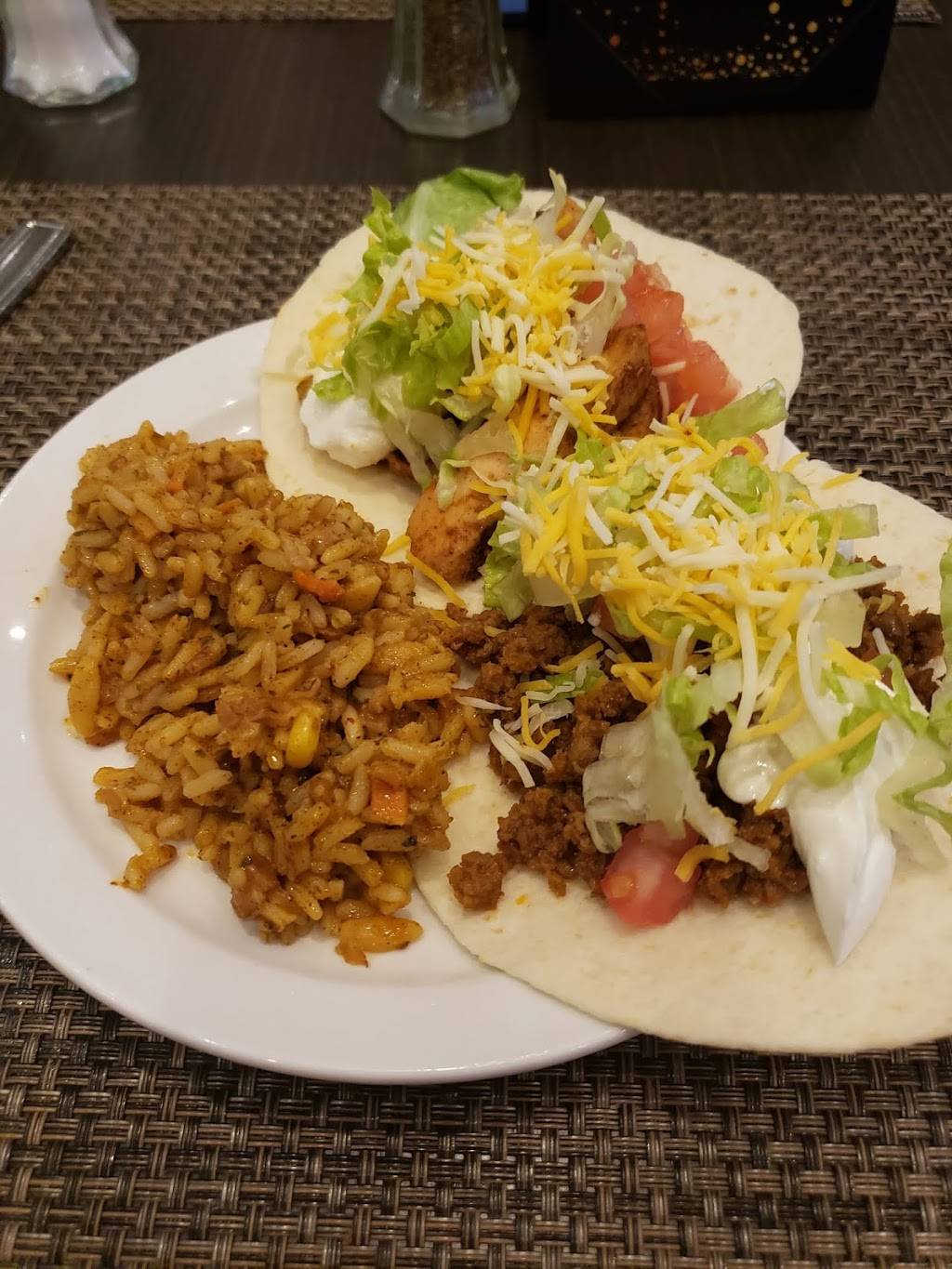 Shade Bar and Grill Restaurant | restaurant | 11 Tara Blvd, Nashua, NH 03062, USA | 6038889970 OR +1 603-888-9970