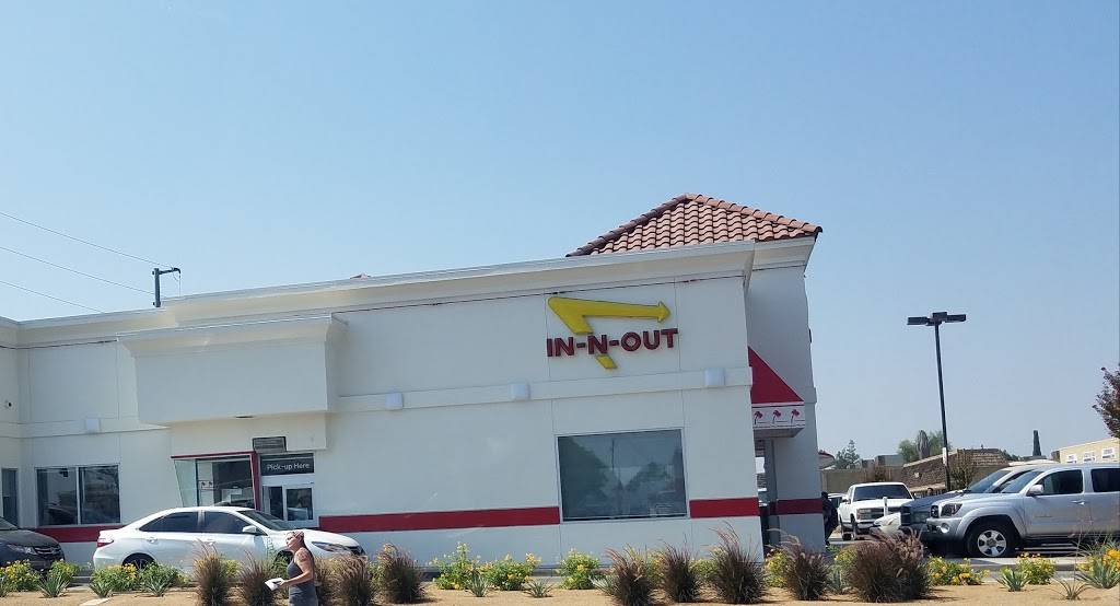 In-N-Out Burger | restaurant | 1933 S Mooney Blvd, Visalia, CA 93277, USA | 8007861000 OR +1 800-786-1000