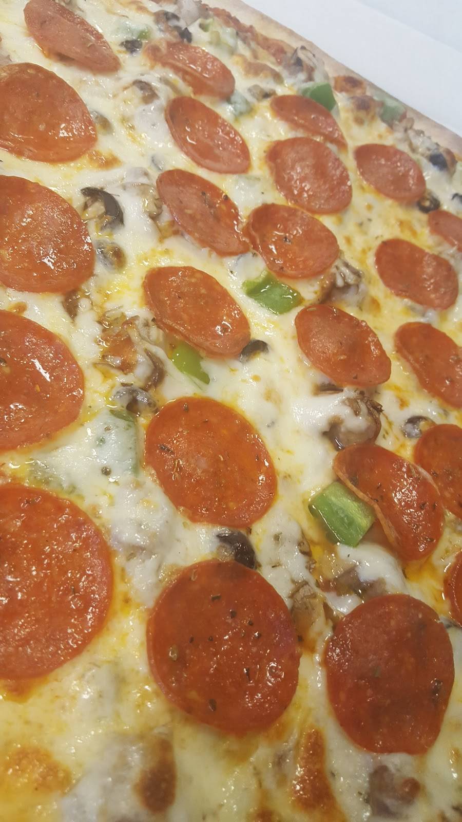 Vituccis Pizza | restaurant | 14185 W Greenfield Ave, New Berlin, WI 53151, USA | 2626415490 OR +1 262-641-5490