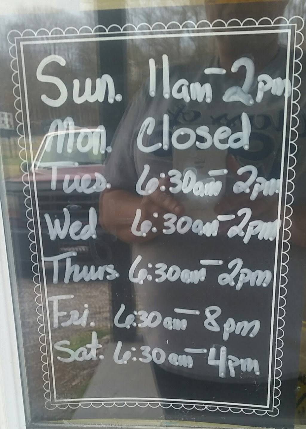 Triple Ts Dinner | restaurant | 112 E Commerce St, Waverly, TN 37185, USA | 9312098789 OR +1 931-209-8789