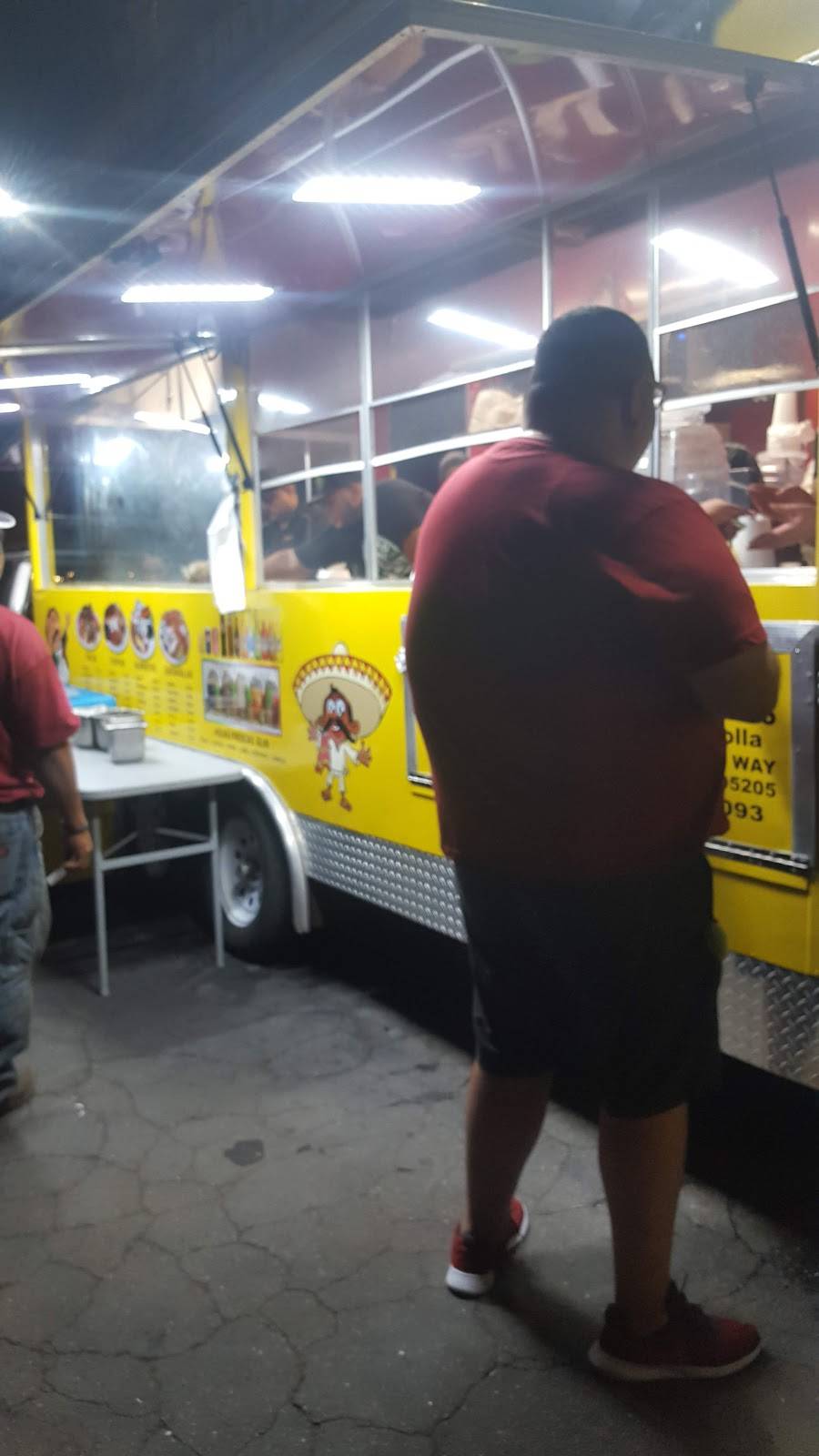 Tacos Los Compadres | restaurant | 221 N Wilson Way, Stockton, CA 95205, USA | 2092981093 OR +1 209-298-1093