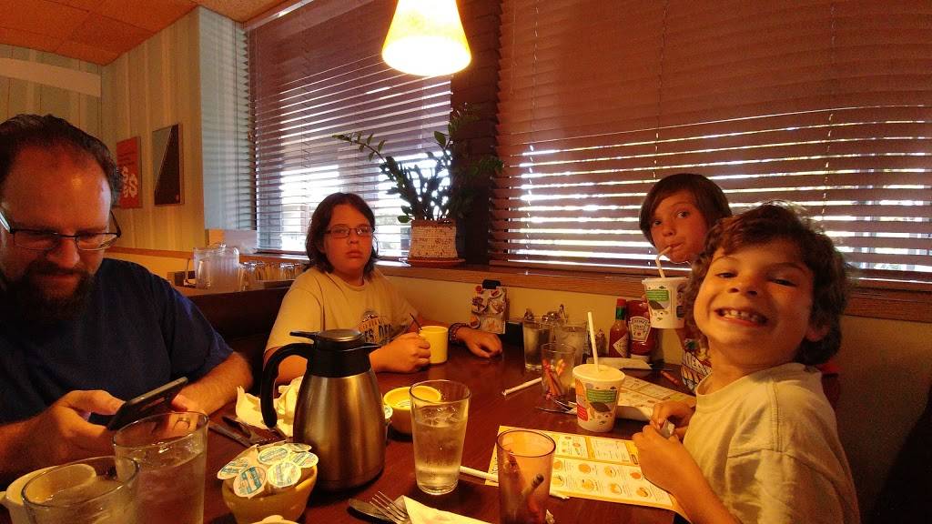 Village Inn | bakery | 10650 SW Beaverton Hillsdale Hwy, Beaverton, OR 97005, USA | 5036448848 OR +1 503-644-8848