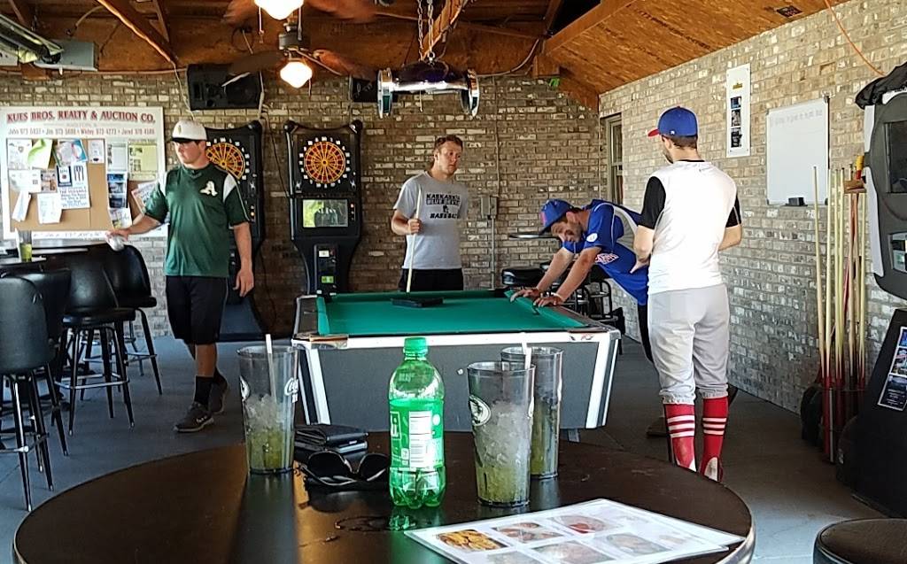 Aviston Family Restaurant/The Veranda Bar | restaurant | 201 Harrison St, Aviston, IL 62216, USA | 6182287272 OR +1 618-228-7272