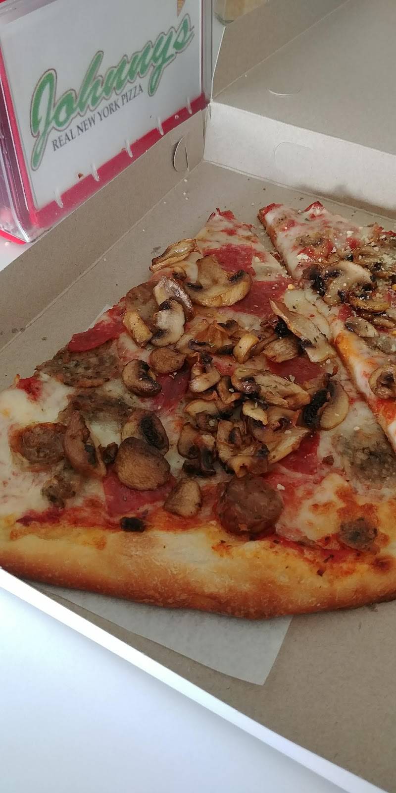 Johnnys Real New York Pizza | restaurant | 2756 East Coast Hwy, Corona Del Mar, CA 92625, USA | 9497299159 OR +1 949-729-9159