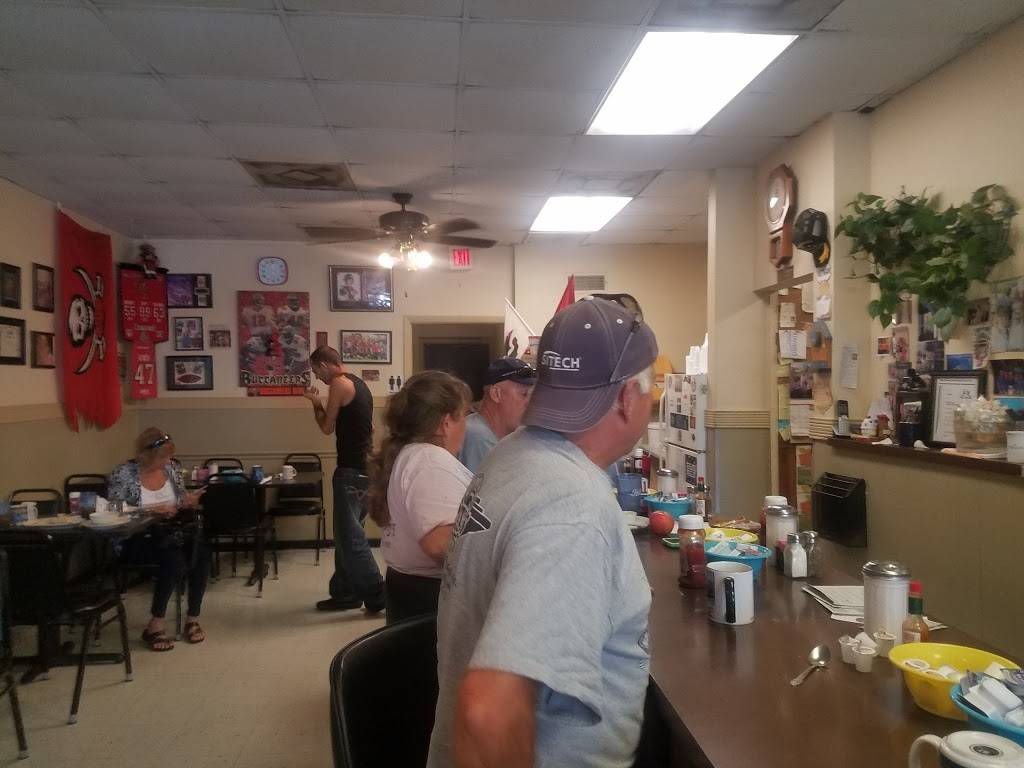 Suzie Qs Diner | restaurant | 9124 Seminole Blvd, Seminole, FL 33772, USA | 7273932906 OR +1 727-393-2906