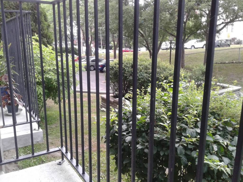 Restaurant Claire De Lune | restaurant | 10449 Bd Gouin O, Roxboro, QC H8Y 1W9, Canada | 5145423006 OR +1 514-542-3006