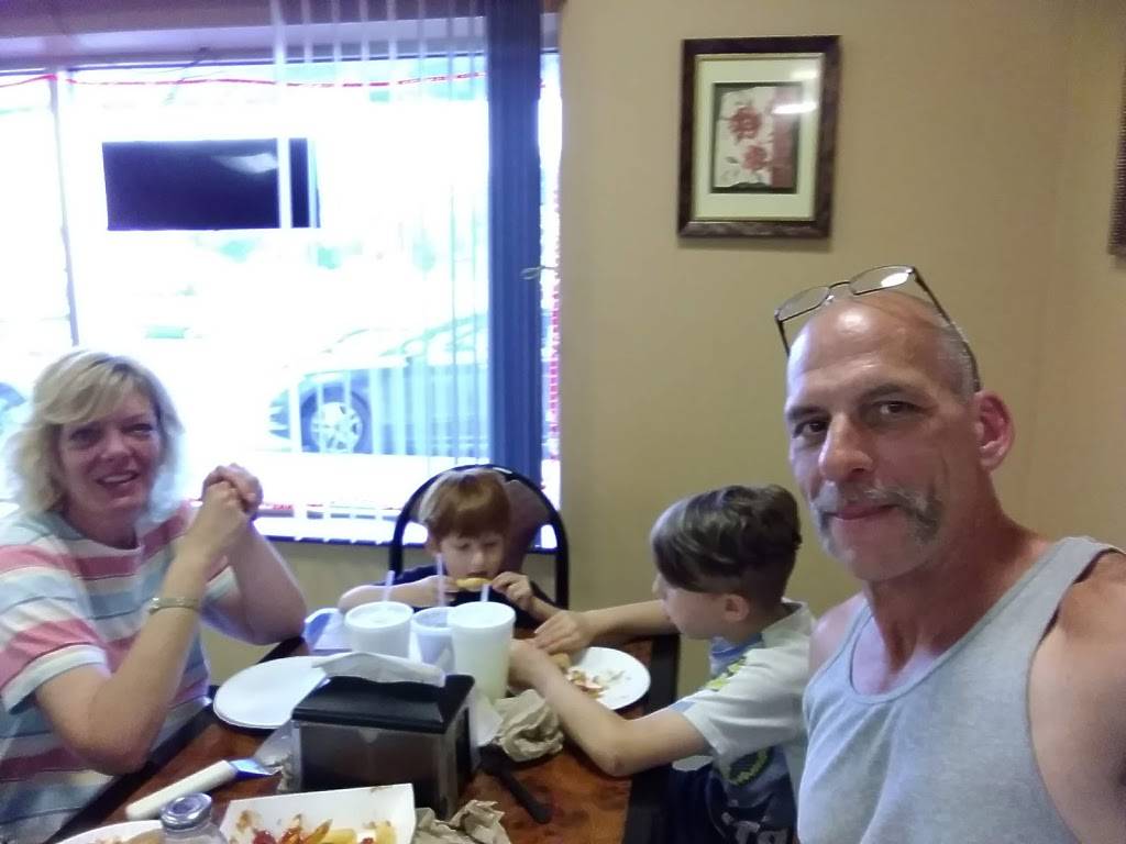 Pinos Pizzeria | restaurant | 230 Line St, Easton, PA 18042, USA | 6102532944 OR +1 610-253-2944