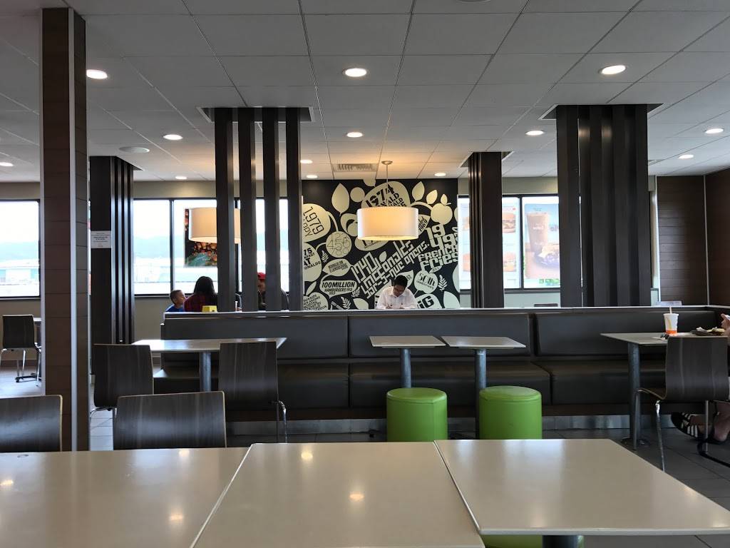 McDonalds | cafe | 2121 N Nimitz Hwy, Honolulu, HI 96819, USA | 8088320740 OR +1 808-832-0740