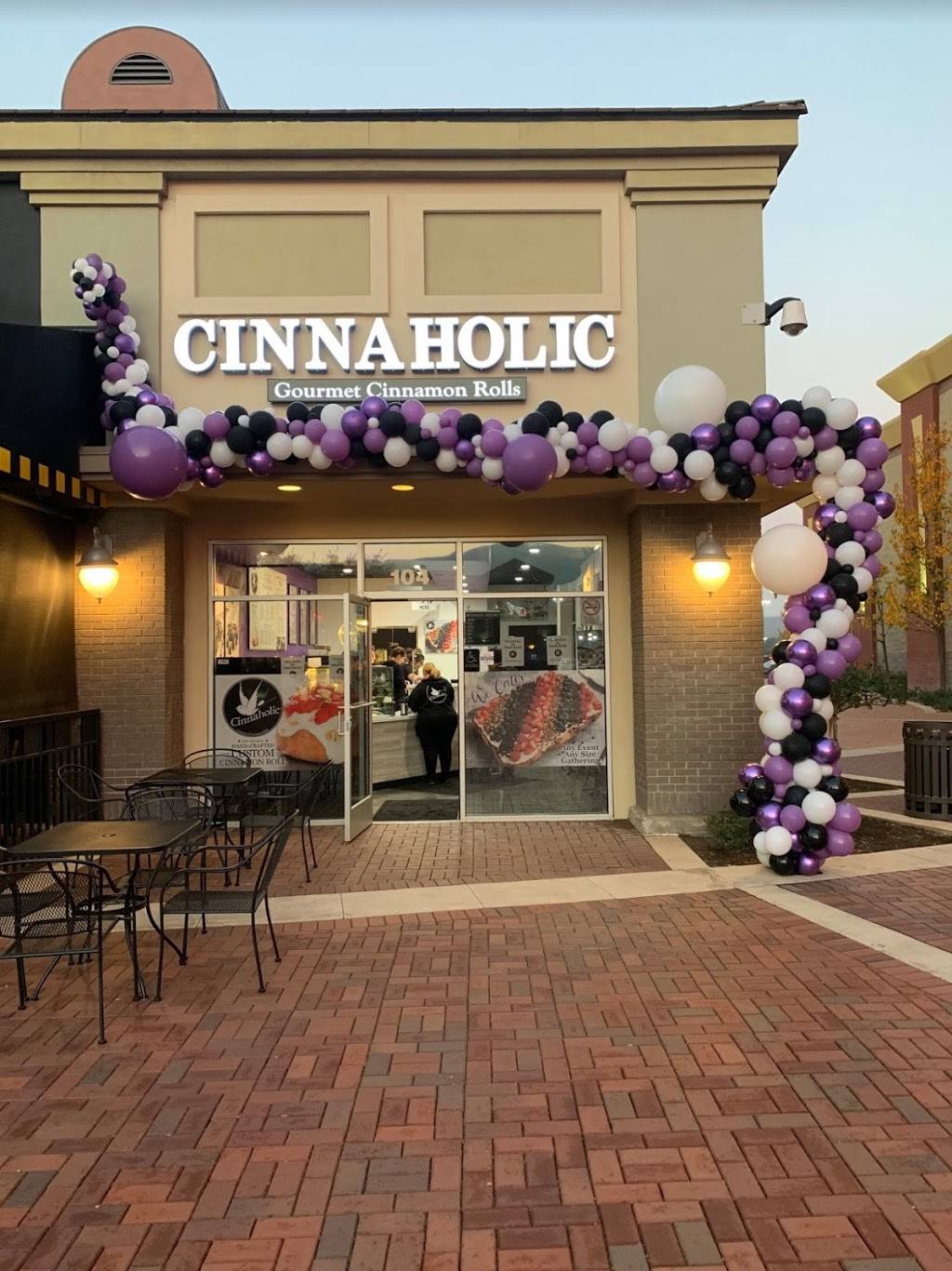 Cinnaholic | restaurant | 2670 Tuscany St Ste 104, Corona, CA 92881, USA | 9518931159 OR +1 951-893-1159