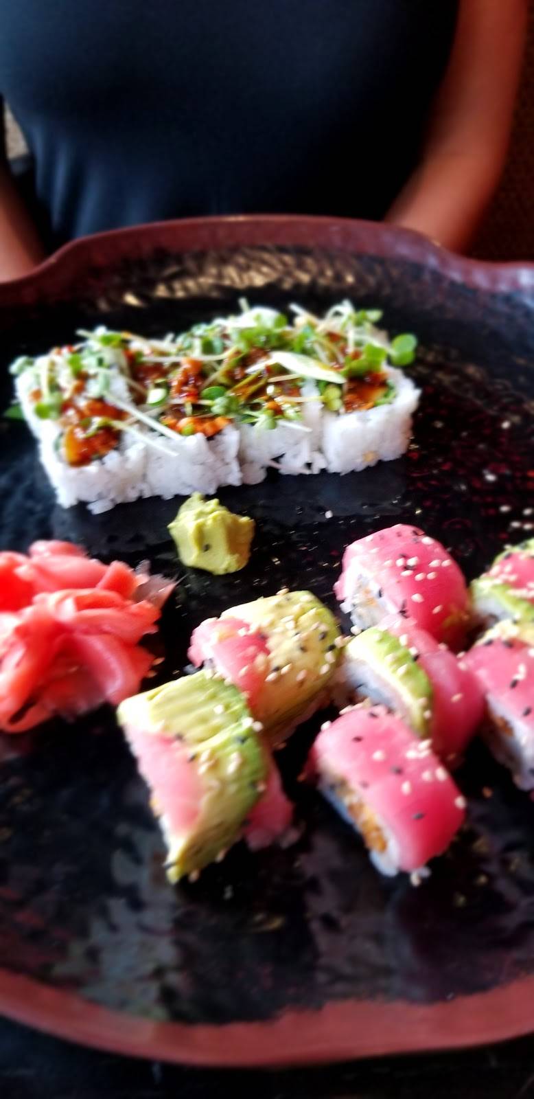 Molly Woos Asian Bistro | restaurant | 1500 Polaris Pkwy #220, Columbus, OH 43240, USA | 6149859667 OR +1 614-985-9667