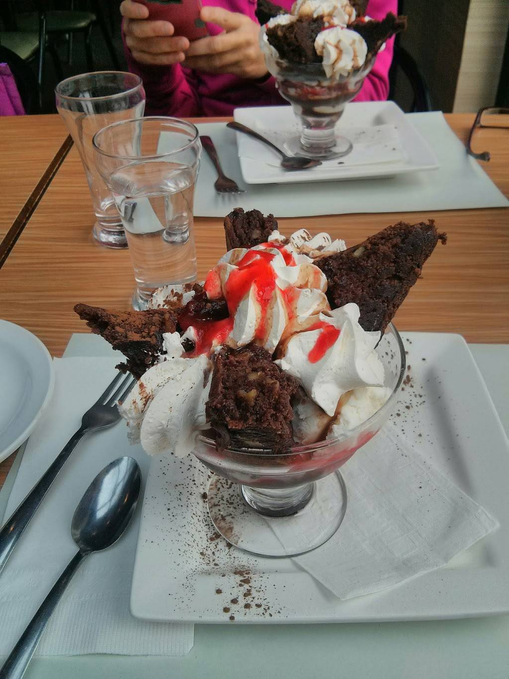 Plus Restaurant Bar | restaurant | 192 Boulevard des Bois Francs S, Victoriaville, QC G6P 4S7, Canada | 8197589927 OR +1 819-758-9927