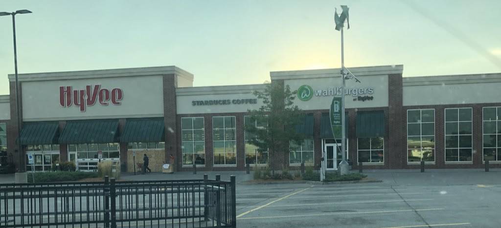Wahlburgers @ Hy-Vee | restaurant | Wahlburgers @ Hy-Vee, 1403 N Veterans Pkwy, Bloomington, IL 61704, USA | 3096633062 OR +1 309-663-3062