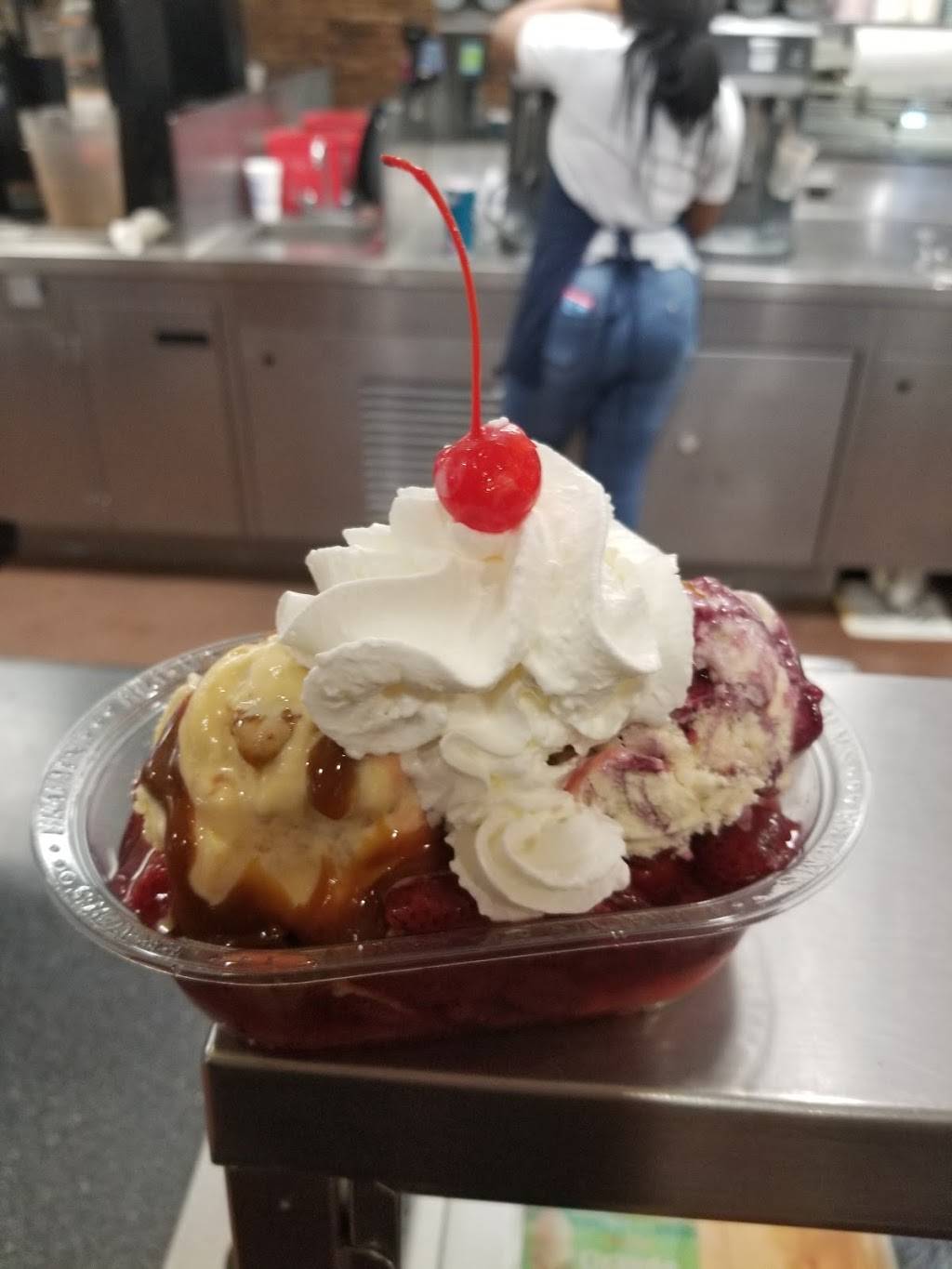 Braums Ice Cream & Burger Restaurant | restaurant | 6601 Wesley St, Greenville, TX 75402, USA | 9034543211 OR +1 903-454-3211