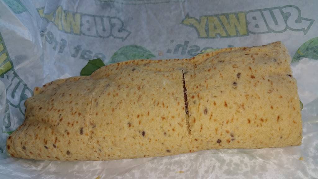 Subway Restaurants | restaurant | 314 S WW White Rd, San Antonio, TX 78219, USA | 2103599747 OR +1 210-359-9747