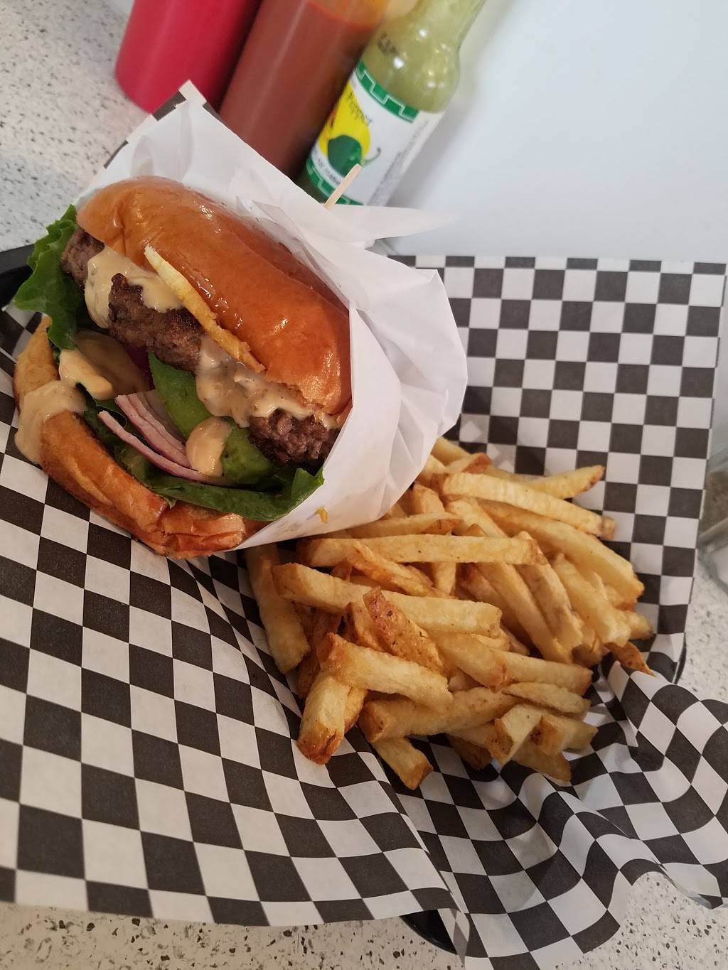 Hill Grill | restaurant | 1061 S Hill St, Los Angeles, CA 90015, USA | 2135365779 OR +1 213-536-5779