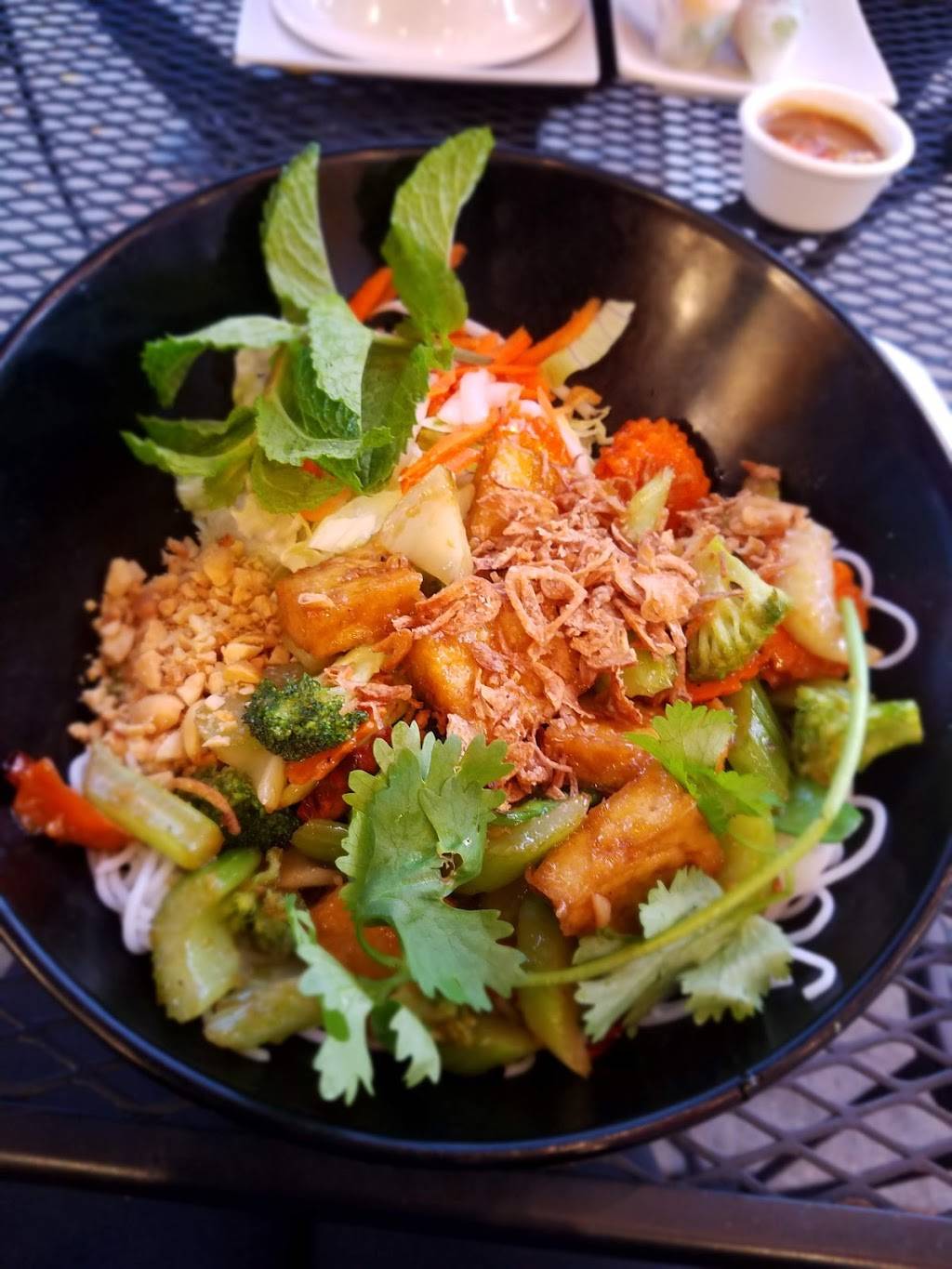 Pho Saigon Basil | restaurant | 7057 W Alaska Dr, Lakewood, CO 80226, USA | 3039226100 OR +1 303-922-6100