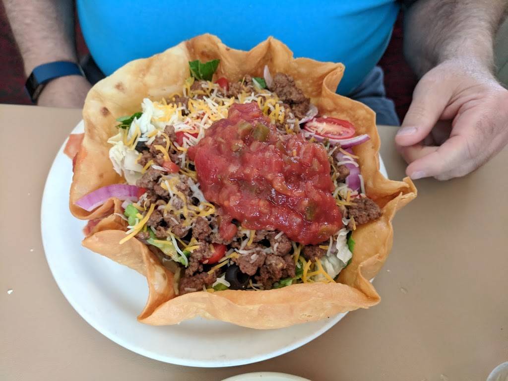 Ferrantes Restaurant & Signature Catering | restaurant | 10404 N Port Washington Rd, Mequon, WI 53092, USA | 2622415420 OR +1 262-241-5420