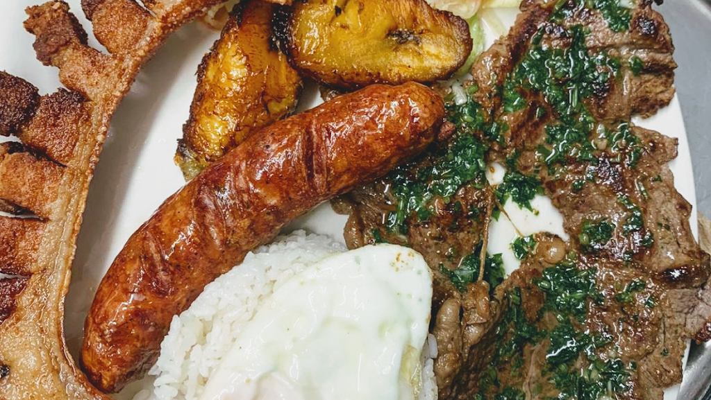 La Esquina Colombiana Bar and Grill | restaurant | 266 Grand Ave, Pawtucket, RI 02861, USA | 4016427793 OR +1 401-642-7793