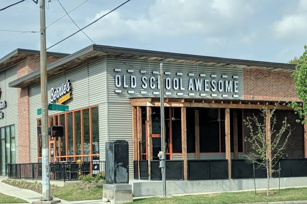 Bernies Burger Bus - Heights | restaurant | 2200 Yale St Suite 100, Houston, TX 77008, USA | 7138678600 OR +1 713-867-8600