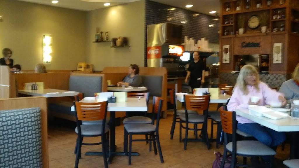 The Village Grill | restaurant | 1243 N Commerce Rd, Commerce Charter Twp, MI 48382, USA | 2483663290 OR +1 248-366-3290