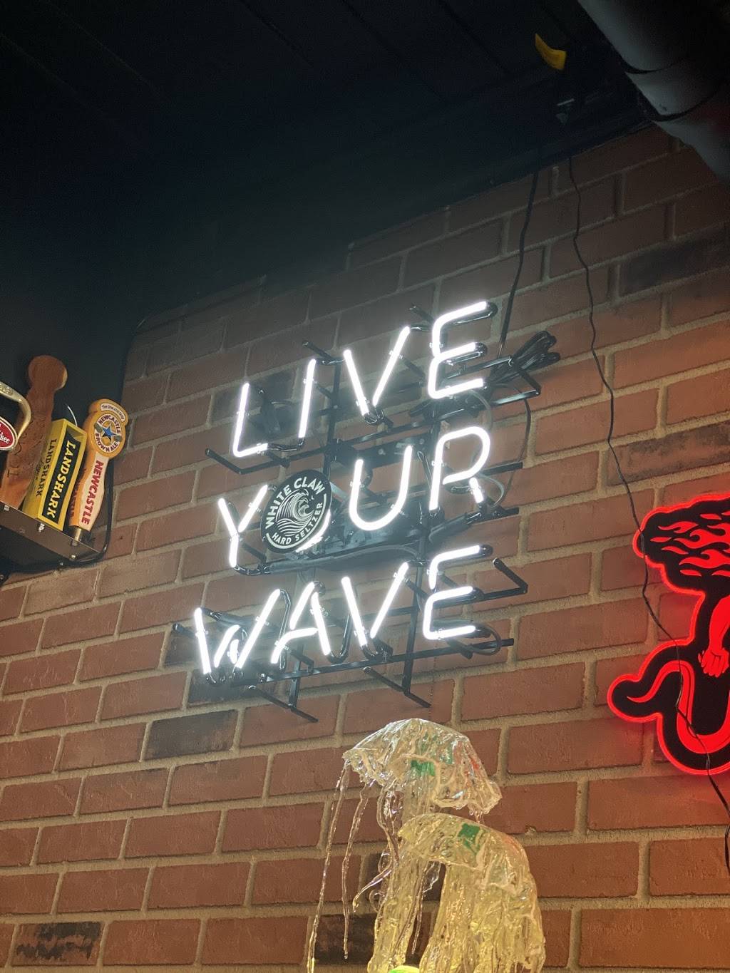 The Wave Sports Bar and Grill | restaurant | 890 S Atlantic Ave, Ormond Beach, FL 32176, USA | 3866735933 OR +1 386-673-5933