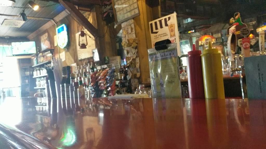 Houlahans Tavern & Grill | restaurant | 208 W Lincoln Hwy, Waterman, IL 60556, USA | 8152643333 OR +1 815-264-3333